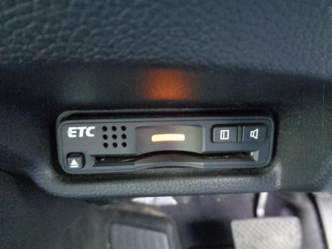 フィットG　Fパッケージ　TV　バックモニター　ETC付き　修復歴なし　外装サビ無し　車検たっぷり！ 4WD 1300 5Dr