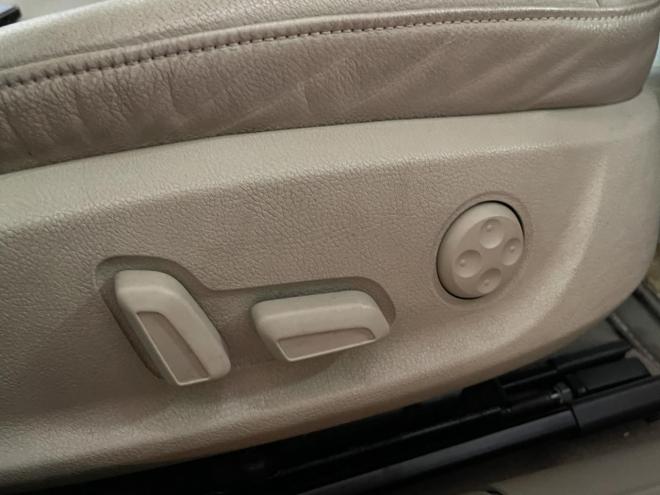 アウディA4 3.2FSIクワトロ 4WD 1年保証 スマキー 電動シートドラレコ ナビTV Bカメ 夏冬タイヤ シートヒーター ETC 寒冷地仕様 禁煙