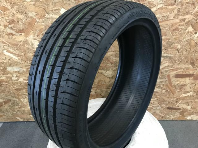 新品夏タイヤ アクセレラ 225/45R18