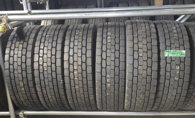 夏タイヤ DL SP680 265/70R19.5