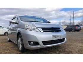 アイシス　 4WD 2000 5Dr