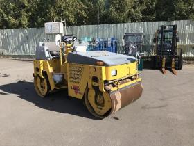 その他　サカイ　中古　振動ローラー　SW350　資機材