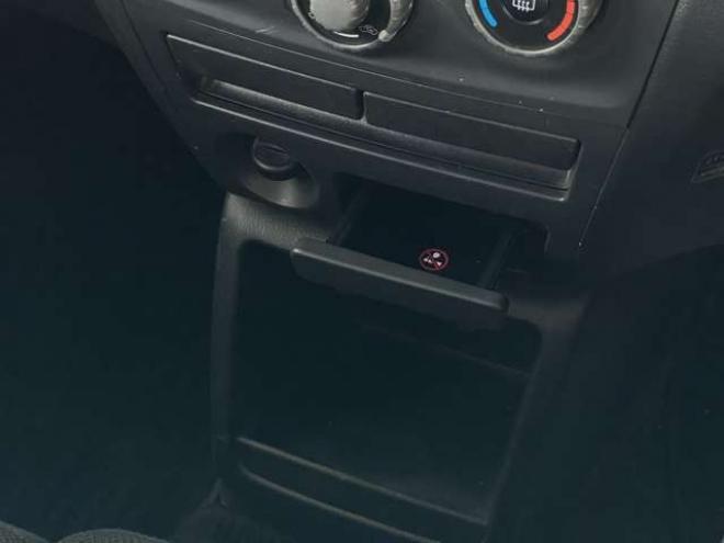 1.3 i　フォグ　ドアバイザ　ナビ　CDオーディオ 2WD 1300