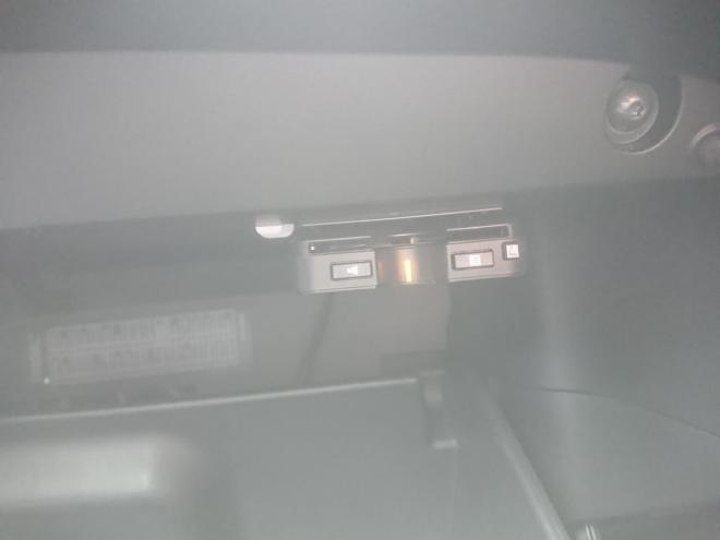 エクストレイル20S　純正ナビ・TV・Bluetooth対応　バックカメラ　ETC　アイドリングストップ　横滑り防止装置　レベライザー機能　ドアバイザー　キーレス　ウィンカーミラー　純正17インチAW　JC08モード燃費	16.0km/L　4WD 2000 5Dr