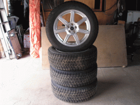 その他　タイヤ　225・60Ｒ・17　スバルホレスタで使用