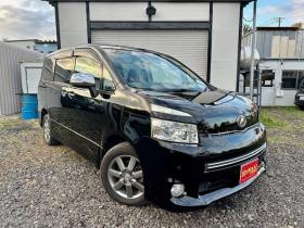 ヴォクシー　2.0ZS煌? 4WD　ナビTV・Bカメラ・Bluetooth 4WD ２０００ ５Dr