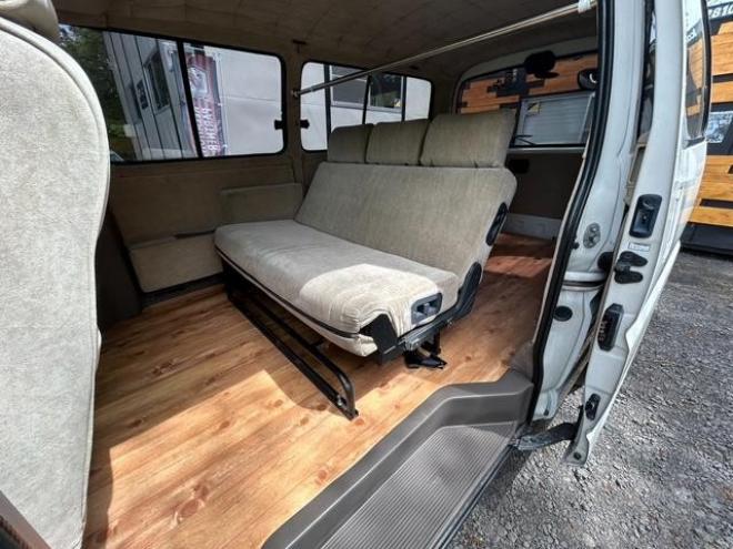 グランドハイエース　スライドドア　ＡＴ　ミュージックプレイヤー接続可　エアコン　運転席エアバッグ 2WD 3400 4Dr