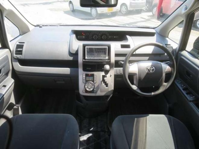 ヴォクシー2.0 トランスX 4WD　 2000