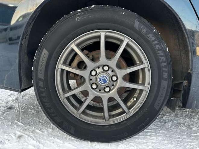 プリウス1.8 S ツーリングセレクション　ドラレコ下部防錆スマキーETC夏冬タイヤ 2WD 1800