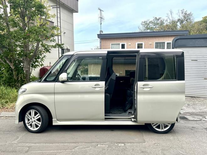 タントカスタムRSターボ　タイミングチェーン車　リモコンスライドドア　ワンセグテレビ　メモリーナビ 4WD 660 5Dr