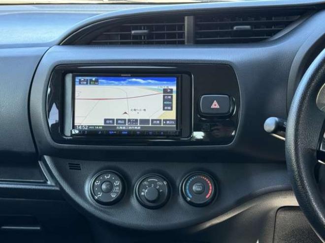 ヴィッツ1.3 F 4WD　ナビ　TV　Bカメラ　Bluetooth　3年保証 1300