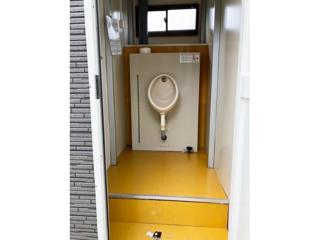 仮設トイレ中古　プレハブ式　簡易水洗トイレ　男性用