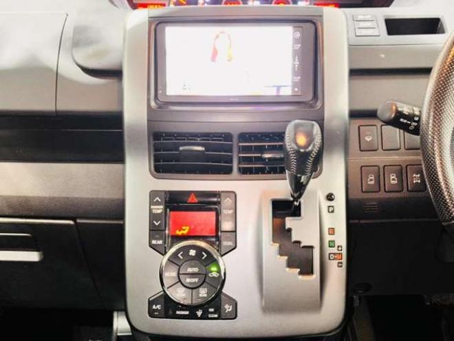 ヴォクシー2.0 ZS 煌II 4WD　下部防錆TVナビBカメ 2000