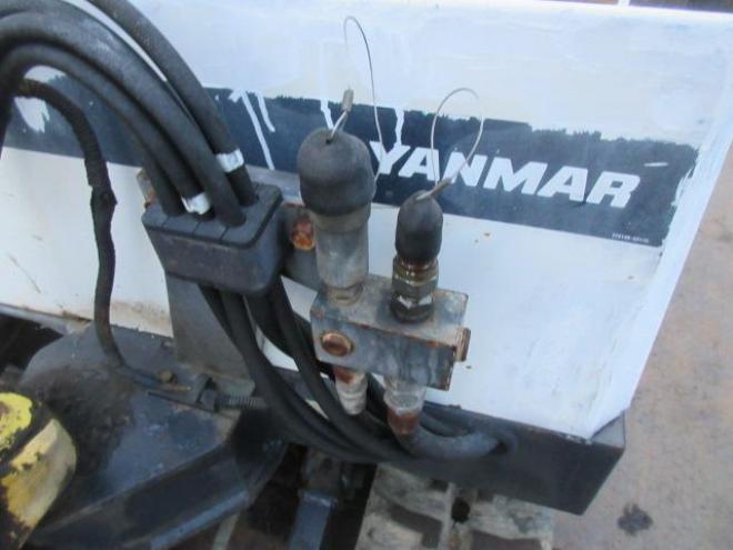 バックホーYanmar　B12