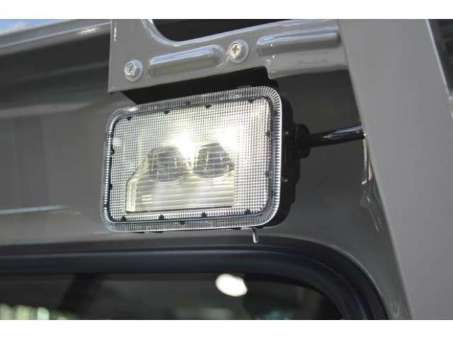 キャリースーパーキャリイ Xリミテッド 3方開 4WD　特別仕様セーフティサポート搭載LEDライト 登録済未使用車 660