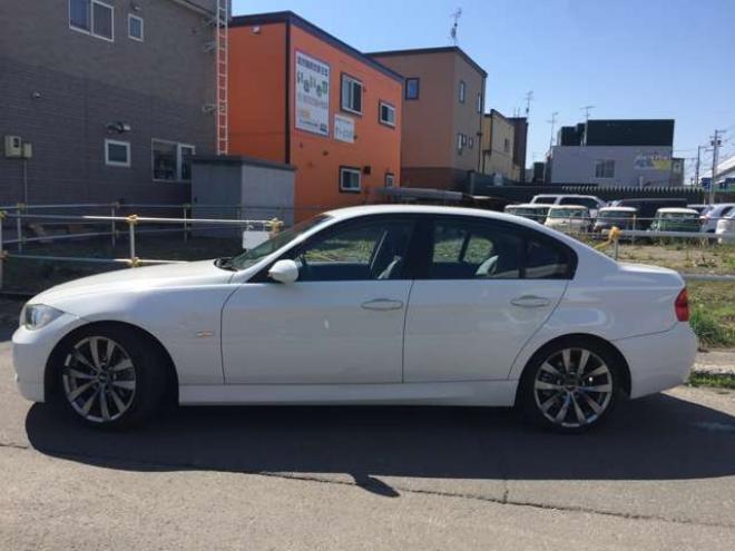 BMW3シリーズ 320i ハイラインパッケージ　正規ディーラー車　黒革Pシート　TDC　TRC 正規輸入車 2WD 2000