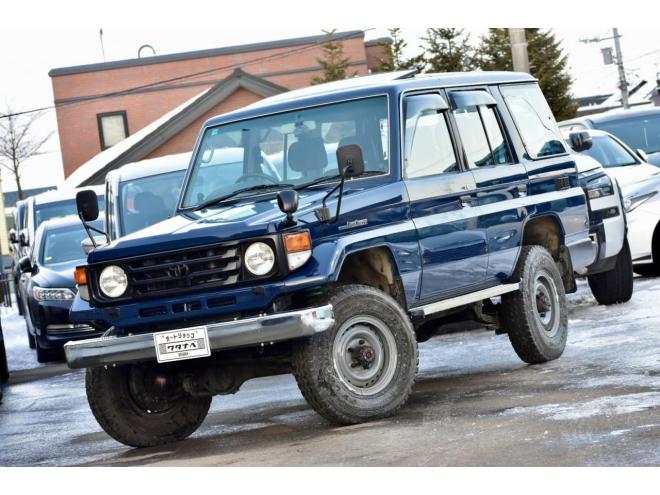 ランドクルーザー70　LX　４ＷＤ　５ＭＴ　走行９万ｋｍ台　ＮＥＷペイント　リフトアップ　タイベル交換済　ナルディハンドル