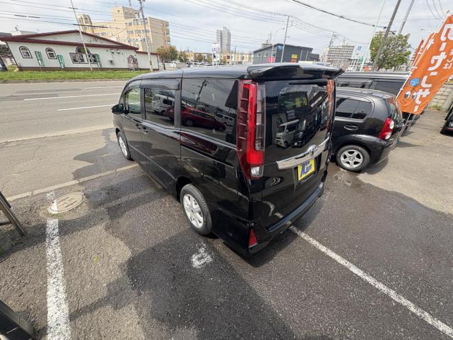 ノアNOAH 4WD SI寒冷地仕様　ワンタッチ両パワースライドドア　ブレーキアシスト　フルセグナビカメラBT　リアモニター　バイザー　エンジンスターター　autoライト　vsc　アイドリングstop　etc 4WD 2000 5Dr