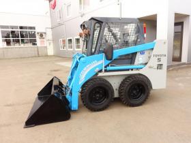スキッドステアローダ　トヨタ　4DKL5　バケット容量0.22m3