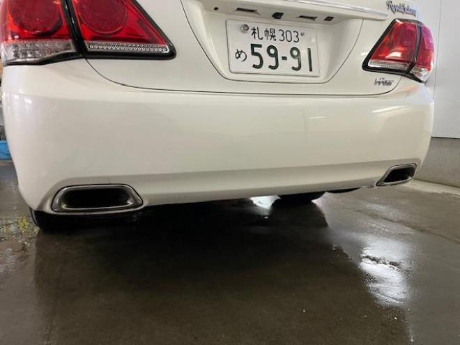 クラウンロイヤルサルーンｉ－ＦＯＵＲ　Ｕパッケージ　最上級グレード　ＷＡＫＯＳバリアスコーティング済　禁煙車　純正１７インチＡＷ　純正１７ＡＷ＋スタッドレスタイヤ付　純正ＨＤＤナビ（フルセグ地デジ　ＤＶＤ再生　ミュージックサーバー　Ｂｌｕｅｔｏｏｔｈ）＋バックカメラ　クルーズコントロール　ＰＵＳＨスタート　スマートキー　エンジンスターター　純正カードキー　クルーズコントロール　両席パワーシート　ミラーヒーター　電動サンシェード　横滑り防止装置　タイミングチェーン車　ＨＩＤ　ＥＴＣ 4WD 3000 4Dr