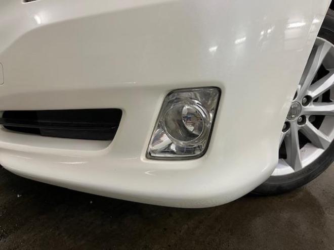 クラウンロイヤルサルーンｉ－ＦＯＵＲ　Ｕパッケージ　最上級グレード　ＷＡＫＯＳバリアスコーティング済　禁煙車　純正１７インチＡＷ　純正１７ＡＷ＋スタッドレスタイヤ付　純正ＨＤＤナビ（フルセグ地デジ　ＤＶＤ再生　ミュージックサーバー　Ｂｌｕｅｔｏｏｔｈ）＋バックカメラ　クルーズコントロール　ＰＵＳＨスタート　スマートキー　エンジンスターター　純正カードキー　クルーズコントロール　両席パワーシート　ミラーヒーター　電動サンシェード　横滑り防止装置　タイミングチェーン車　ＨＩＤ　ＥＴＣ 4WD 3000 4Dr