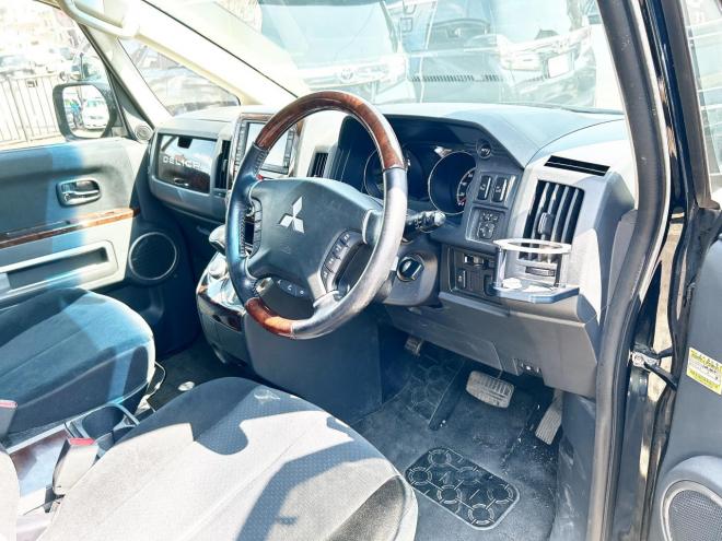 デリカD5　2.4シャモニー 4WD　ローンが不安な方＜優遇ローン＞　本州仕入 寒冷地　純正ナビ　両側PWスラ