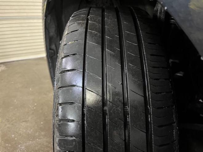 クラウンハイブリッドアスリートＳ　Ｆｏｕｒ　寒冷地仕様　禁煙車　ＷＡＫＯＳバリアスコーティング済　純正１７インチＡＷ　社外１７ＡＷ＋スタッドレスタイヤ付　純正ＨＤＤナビ（フルセグ地デジ　ＤＶＤ再生　Ｂｌｕｅｔｏｏｔｈ対応）＋バックカメラ　電動サンルーフ　ブラックレザーシートカバー　ＰＵＳＨスタート　スマートキー　クルーズコントロール　フロントガラス熱線　ステアリングヒーター　ミラーヒーター　両席パワーシート　タイミングチェーン車　ＨＩＤヘッドライト　横滑り防止装置　ＥＴＣ 4WD 2500 4Dr