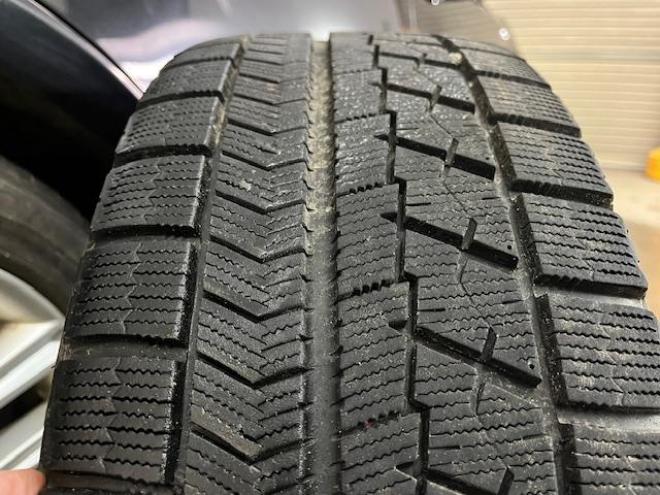 クラウンハイブリッドアスリートＳ　Ｆｏｕｒ　寒冷地仕様　禁煙車　ＷＡＫＯＳバリアスコーティング済　純正１７インチＡＷ　社外１７ＡＷ＋スタッドレスタイヤ付　純正ＨＤＤナビ（フルセグ地デジ　ＤＶＤ再生　Ｂｌｕｅｔｏｏｔｈ対応）＋バックカメラ　電動サンルーフ　ブラックレザーシートカバー　ＰＵＳＨスタート　スマートキー　クルーズコントロール　フロントガラス熱線　ステアリングヒーター　ミラーヒーター　両席パワーシート　タイミングチェーン車　ＨＩＤヘッドライト　横滑り防止装置　ＥＴＣ 4WD 2500 4Dr