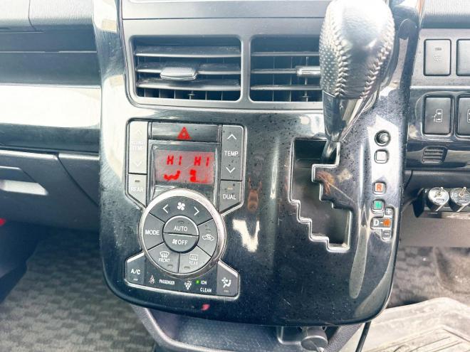 ヴォクシー2.0ZS煌Ⅱ 4WD　ローンが不安な方＜優遇ローン＞　1年保証付　後期型　寒冷地　純正ナビ