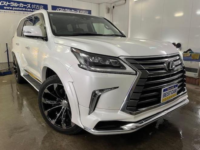 レクサスＬＸ５７０　寒冷地仕様　禁煙車　ＷＡＬＤ２１インチＡＷ　スタッドレスタイヤ付　マークレビンソン　リアエンターテイメント　電動サンルーフ　純正ナビ（フルセグ地デジ　ＤＶＤ再生　Ｂｌｕｅｔｏｏｔｈ対応）＋バックカメラ　純正レザーシート　三眼ＬＥＤヘッドライト　ヘッドアップディプレイ　リアツインモニター　エアサスコントローラー　純正エンジンスターター 4WD 5700 5Dr
