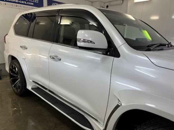 レクサスＬＸ５７０　寒冷地仕様　禁煙車　ＷＡＬＤ２１インチＡＷ　スタッドレスタイヤ付　マークレビンソン　リアエンターテイメント　電動サンルーフ　純正ナビ（フルセグ地デジ　ＤＶＤ再生　Ｂｌｕｅｔｏｏｔｈ対応）＋バックカメラ　純正レザーシート　三眼ＬＥＤヘッドライト　ヘッドアップディプレイ　リアツインモニター　エアサスコントローラー　純正エンジンスターター 4WD 5700 5Dr