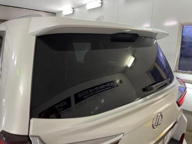 レクサスＬＸ５７０　寒冷地仕様　禁煙車　ＷＡＬＤ２１インチＡＷ　スタッドレスタイヤ付　マークレビンソン　リアエンターテイメント　電動サンルーフ　純正ナビ（フルセグ地デジ　ＤＶＤ再生　Ｂｌｕｅｔｏｏｔｈ対応）＋バックカメラ　純正レザーシート　三眼ＬＥＤヘッドライト　ヘッドアップディプレイ　リアツインモニター　エアサスコントローラー　純正エンジンスターター 4WD 5700 5Dr