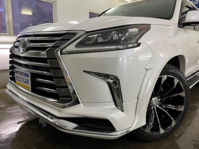 レクサスＬＸ５７０　寒冷地仕様　禁煙車　ＷＡＬＤ２１インチＡＷ　スタッドレスタイヤ付　マークレビンソン　リアエンターテイメント　電動サンルーフ　純正ナビ（フルセグ地デジ　ＤＶＤ再生　Ｂｌｕｅｔｏｏｔｈ対応）＋バックカメラ　純正レザーシート　三眼ＬＥＤヘッドライト　ヘッドアップディプレイ　リアツインモニター　エアサスコントローラー　純正エンジンスターター 4WD 5700 5Dr