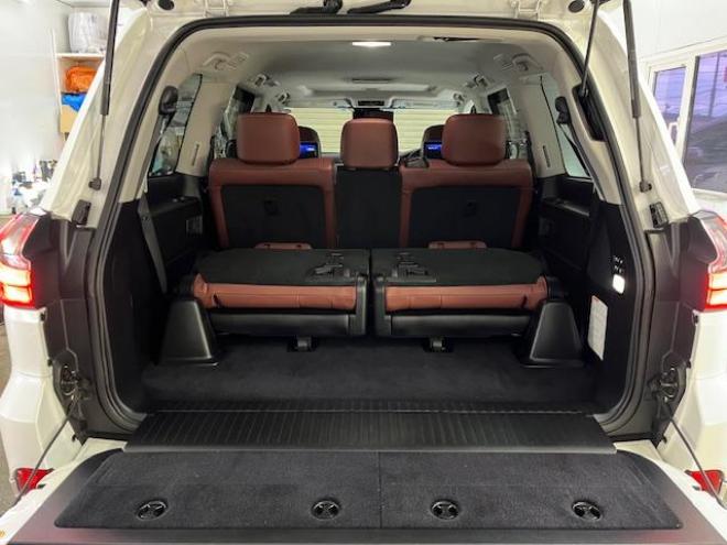 レクサスＬＸ５７０　寒冷地仕様　禁煙車　ＷＡＬＤ２１インチＡＷ　スタッドレスタイヤ付　マークレビンソン　リアエンターテイメント　電動サンルーフ　純正ナビ（フルセグ地デジ　ＤＶＤ再生　Ｂｌｕｅｔｏｏｔｈ対応）＋バックカメラ　純正レザーシート　三眼ＬＥＤヘッドライト　ヘッドアップディプレイ　リアツインモニター　エアサスコントローラー　純正エンジンスターター 4WD 5700 5Dr