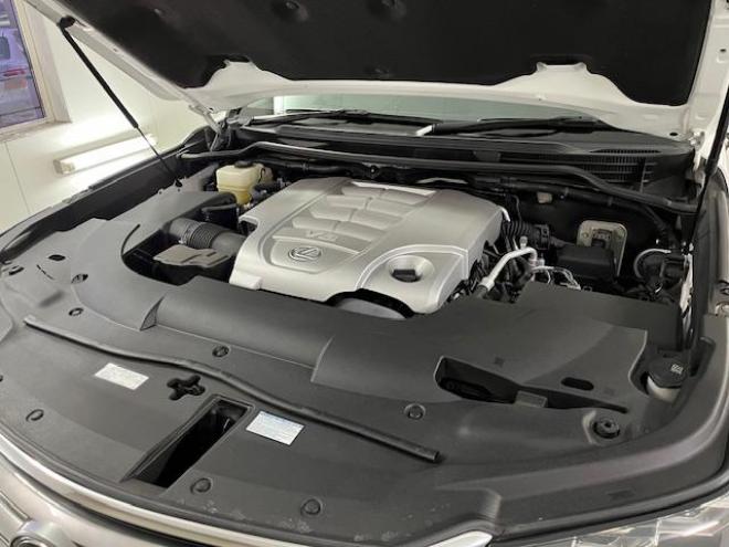 レクサスＬＸ５７０　寒冷地仕様　禁煙車　ＷＡＬＤ２１インチＡＷ　スタッドレスタイヤ付　マークレビンソン　リアエンターテイメント　電動サンルーフ　純正ナビ（フルセグ地デジ　ＤＶＤ再生　Ｂｌｕｅｔｏｏｔｈ対応）＋バックカメラ　純正レザーシート　三眼ＬＥＤヘッドライト　ヘッドアップディプレイ　リアツインモニター　エアサスコントローラー　純正エンジンスターター 4WD 5700 5Dr