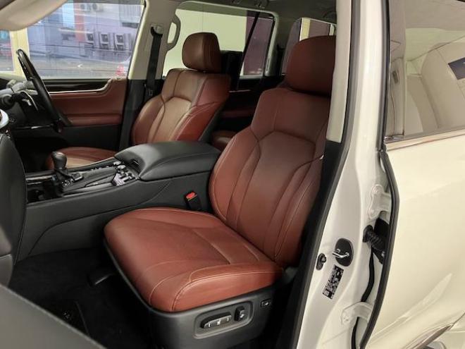 レクサスＬＸ５７０　寒冷地仕様　禁煙車　ＷＡＬＤ２１インチＡＷ　スタッドレスタイヤ付　マークレビンソン　リアエンターテイメント　電動サンルーフ　純正ナビ（フルセグ地デジ　ＤＶＤ再生　Ｂｌｕｅｔｏｏｔｈ対応）＋バックカメラ　純正レザーシート　三眼ＬＥＤヘッドライト　ヘッドアップディプレイ　リアツインモニター　エアサスコントローラー　純正エンジンスターター 4WD 5700 5Dr