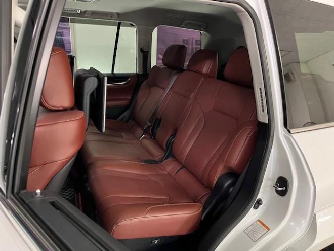 レクサスＬＸ５７０　寒冷地仕様　禁煙車　ＷＡＬＤ２１インチＡＷ　スタッドレスタイヤ付　マークレビンソン　リアエンターテイメント　電動サンルーフ　純正ナビ（フルセグ地デジ　ＤＶＤ再生　Ｂｌｕｅｔｏｏｔｈ対応）＋バックカメラ　純正レザーシート　三眼ＬＥＤヘッドライト　ヘッドアップディプレイ　リアツインモニター　エアサスコントローラー　純正エンジンスターター 4WD 5700 5Dr