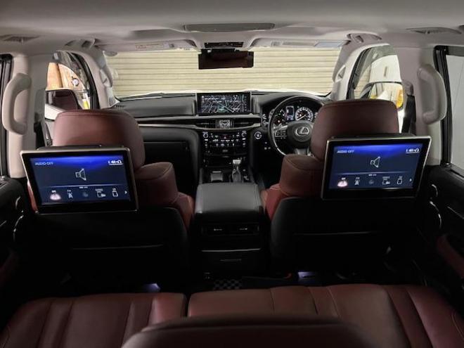 レクサスＬＸ５７０　寒冷地仕様　禁煙車　ＷＡＬＤ２１インチＡＷ　スタッドレスタイヤ付　マークレビンソン　リアエンターテイメント　電動サンルーフ　純正ナビ（フルセグ地デジ　ＤＶＤ再生　Ｂｌｕｅｔｏｏｔｈ対応）＋バックカメラ　純正レザーシート　三眼ＬＥＤヘッドライト　ヘッドアップディプレイ　リアツインモニター　エアサスコントローラー　純正エンジンスターター 4WD 5700 5Dr