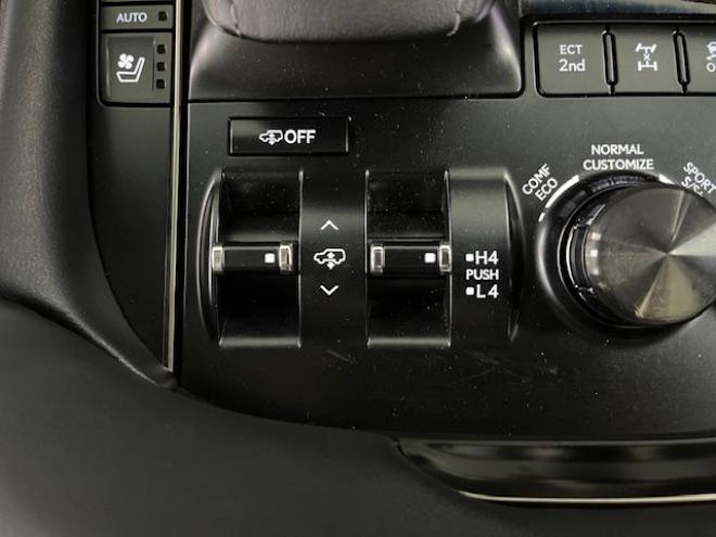 レクサスＬＸ５７０　寒冷地仕様　禁煙車　ＷＡＬＤ２１インチＡＷ　スタッドレスタイヤ付　マークレビンソン　リアエンターテイメント　電動サンルーフ　純正ナビ（フルセグ地デジ　ＤＶＤ再生　Ｂｌｕｅｔｏｏｔｈ対応）＋バックカメラ　純正レザーシート　三眼ＬＥＤヘッドライト　ヘッドアップディプレイ　リアツインモニター　エアサスコントローラー　純正エンジンスターター 4WD 5700 5Dr