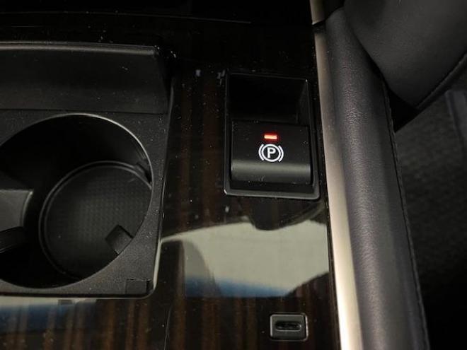 レクサスＬＸ５７０　寒冷地仕様　禁煙車　ＷＡＬＤ２１インチＡＷ　スタッドレスタイヤ付　マークレビンソン　リアエンターテイメント　電動サンルーフ　純正ナビ（フルセグ地デジ　ＤＶＤ再生　Ｂｌｕｅｔｏｏｔｈ対応）＋バックカメラ　純正レザーシート　三眼ＬＥＤヘッドライト　ヘッドアップディプレイ　リアツインモニター　エアサスコントローラー　純正エンジンスターター 4WD 5700 5Dr