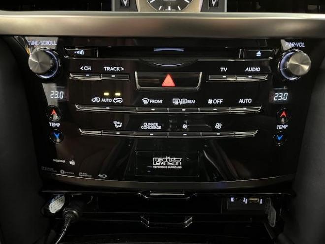 レクサスＬＸ５７０　寒冷地仕様　禁煙車　ＷＡＬＤ２１インチＡＷ　スタッドレスタイヤ付　マークレビンソン　リアエンターテイメント　電動サンルーフ　純正ナビ（フルセグ地デジ　ＤＶＤ再生　Ｂｌｕｅｔｏｏｔｈ対応）＋バックカメラ　純正レザーシート　三眼ＬＥＤヘッドライト　ヘッドアップディプレイ　リアツインモニター　エアサスコントローラー　純正エンジンスターター 4WD 5700 5Dr