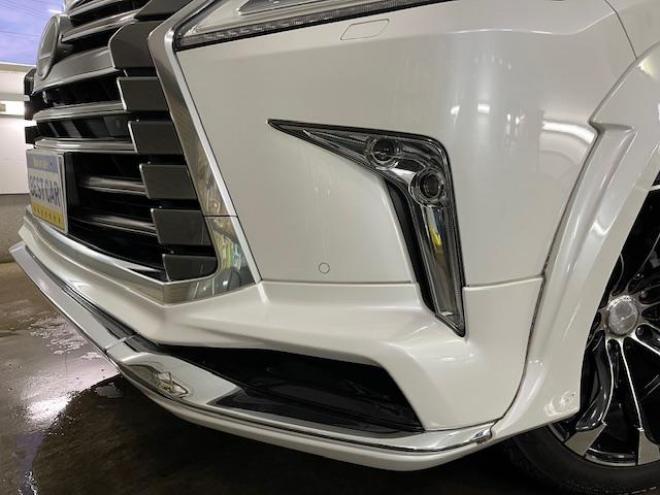 レクサスＬＸ５７０　寒冷地仕様　禁煙車　ＷＡＬＤ２１インチＡＷ　スタッドレスタイヤ付　マークレビンソン　リアエンターテイメント　電動サンルーフ　純正ナビ（フルセグ地デジ　ＤＶＤ再生　Ｂｌｕｅｔｏｏｔｈ対応）＋バックカメラ　純正レザーシート　三眼ＬＥＤヘッドライト　ヘッドアップディプレイ　リアツインモニター　エアサスコントローラー　純正エンジンスターター 4WD 5700 5Dr