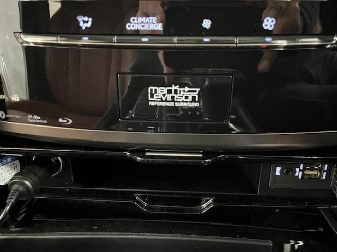 レクサスＬＸ５７０　寒冷地仕様　禁煙車　ＷＡＬＤ２１インチＡＷ　スタッドレスタイヤ付　マークレビンソン　リアエンターテイメント　電動サンルーフ　純正ナビ（フルセグ地デジ　ＤＶＤ再生　Ｂｌｕｅｔｏｏｔｈ対応）＋バックカメラ　純正レザーシート　三眼ＬＥＤヘッドライト　ヘッドアップディプレイ　リアツインモニター　エアサスコントローラー　純正エンジンスターター 4WD 5700 5Dr