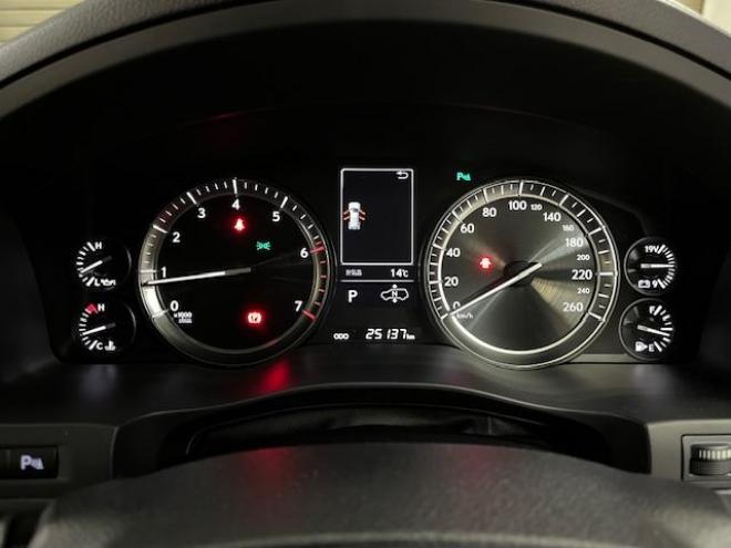 レクサスＬＸ５７０　寒冷地仕様　禁煙車　ＷＡＬＤ２１インチＡＷ　スタッドレスタイヤ付　マークレビンソン　リアエンターテイメント　電動サンルーフ　純正ナビ（フルセグ地デジ　ＤＶＤ再生　Ｂｌｕｅｔｏｏｔｈ対応）＋バックカメラ　純正レザーシート　三眼ＬＥＤヘッドライト　ヘッドアップディプレイ　リアツインモニター　エアサスコントローラー　純正エンジンスターター 4WD 5700 5Dr