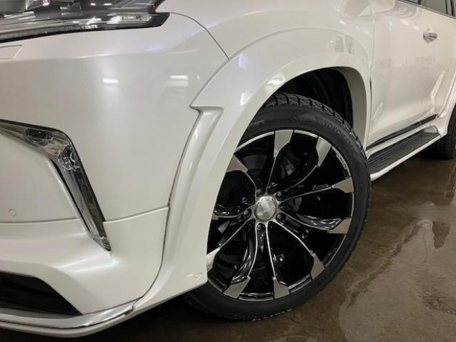 レクサスＬＸ５７０　寒冷地仕様　禁煙車　ＷＡＬＤ２１インチＡＷ　スタッドレスタイヤ付　マークレビンソン　リアエンターテイメント　電動サンルーフ　純正ナビ（フルセグ地デジ　ＤＶＤ再生　Ｂｌｕｅｔｏｏｔｈ対応）＋バックカメラ　純正レザーシート　三眼ＬＥＤヘッドライト　ヘッドアップディプレイ　リアツインモニター　エアサスコントローラー　純正エンジンスターター 4WD 5700 5Dr