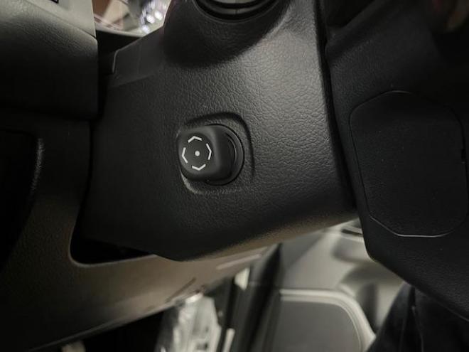 レクサスＬＸ５７０　寒冷地仕様　禁煙車　ＷＡＬＤ２１インチＡＷ　スタッドレスタイヤ付　マークレビンソン　リアエンターテイメント　電動サンルーフ　純正ナビ（フルセグ地デジ　ＤＶＤ再生　Ｂｌｕｅｔｏｏｔｈ対応）＋バックカメラ　純正レザーシート　三眼ＬＥＤヘッドライト　ヘッドアップディプレイ　リアツインモニター　エアサスコントローラー　純正エンジンスターター 4WD 5700 5Dr