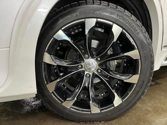レクサスＬＸ５７０　寒冷地仕様　禁煙車　ＷＡＬＤ２１インチＡＷ　スタッドレスタイヤ付　マークレビンソン　リアエンターテイメント　電動サンルーフ　純正ナビ（フルセグ地デジ　ＤＶＤ再生　Ｂｌｕｅｔｏｏｔｈ対応）＋バックカメラ　純正レザーシート　三眼ＬＥＤヘッドライト　ヘッドアップディプレイ　リアツインモニター　エアサスコントローラー　純正エンジンスターター 4WD 5700 5Dr