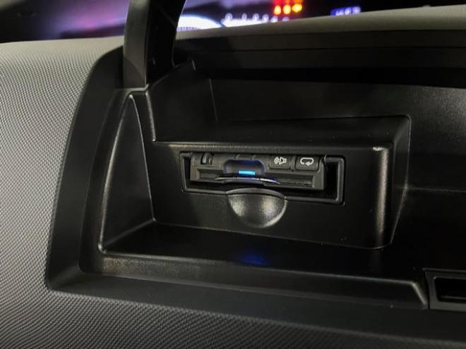 エスティマアエラスプレミアムエディション　後期型　本州仕入　禁煙車　ＷＡＫＯＳバリアスコーティング済　純正ブラポリ１８インチＡＷ　純正１６ＡＷ＋スタッドレスタイヤ付　両側パワースライドドア　ツインサンルーフ　アルパインＨＤＤナビ（フルセグ地デジ　ＤＶＤ再生　Ｂｌｕｅｔｏｏｔｈ）＋バックカメラ　純正ハーフレザーシート　ＰＵＳＨスタート　スマートキー　クルーズコントロール　運転席パワーシート　前後コーナーセンサー　タイミングチェーン車　ビルトインＥＴＣ　ＨＩＤ ヘッドライト 4WD 2400 5Dr