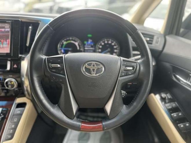 アルファードハイブリッド 2.5 X E-Four 4WD　社外ナビ/Bカメラ/ETC/後席モニタ/禁煙車 2500
