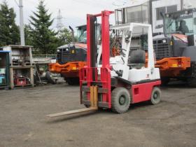 フォークリフト　日産　EH01　1.5ｔ